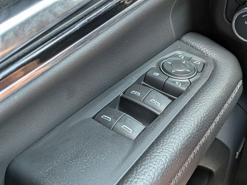 Used 2025 GMC Yukon XL Denali AWD/4WD image 23