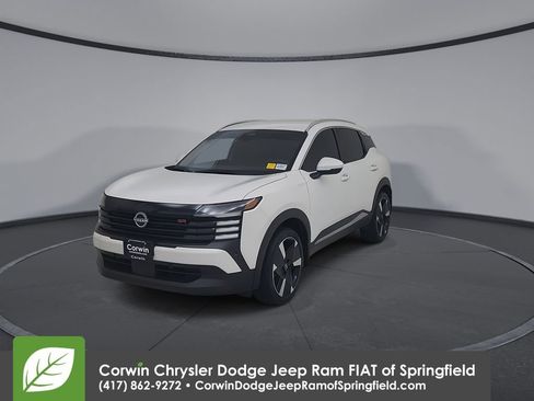 Used 2025 Nissan Kicks SR w/ Illumination Package image 5