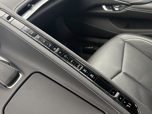 Used 2024 Chevrolet Corvette Stingray Convertible w/ Z51 Performance Package image 29