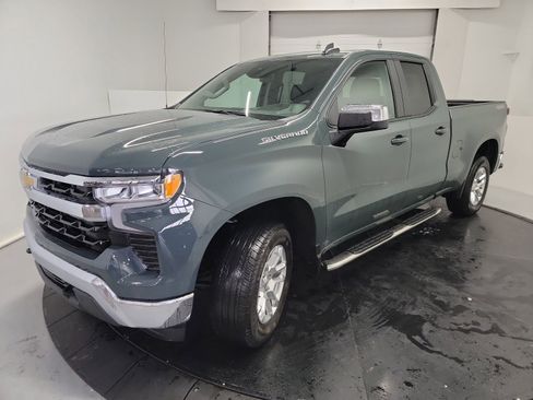 Used 2025 Chevrolet Silverado 1500 LT w/ Convenience Package II image 3