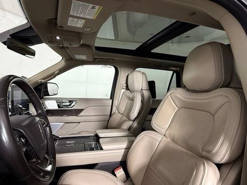 Used 2019 Lincoln Navigator Reserve AWD/4WD image 6
