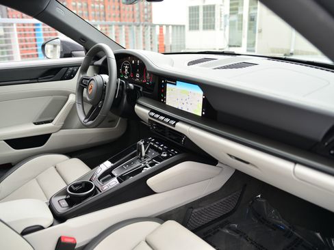 Certified 2025 Porsche 911 Carrera image 20