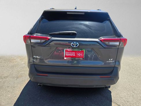 Used 2022 Toyota RAV4 LE AWD/4WD image 4
