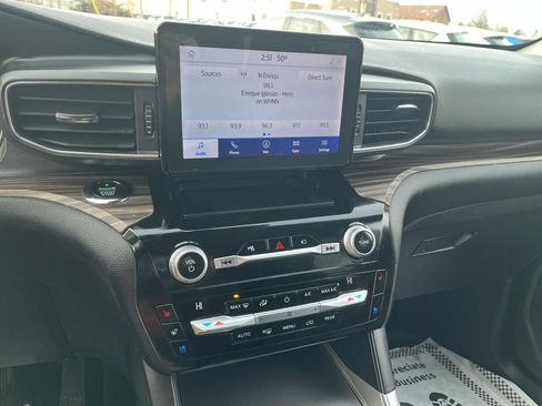 Used 2021 Ford Explorer Limited w/ Equipment Group 301A AWD/4WD image 11
