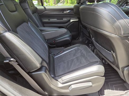 Used 2024 Jeep Grand Cherokee L Altitude RWD image 18