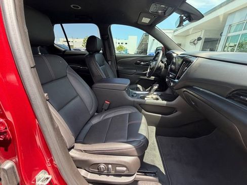 Used 2022 Chevrolet Traverse RS FWD image 14