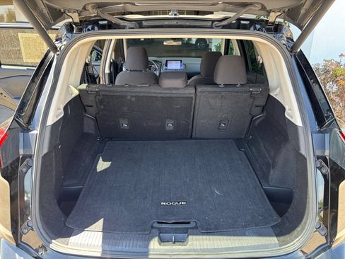 Used 2025 Nissan Rogue SV FWD image 28