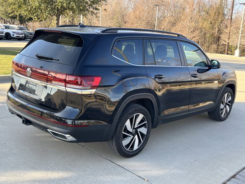 Certified 2025 Volkswagen Atlas SE w/ Panoramic Sunroof Package image 10