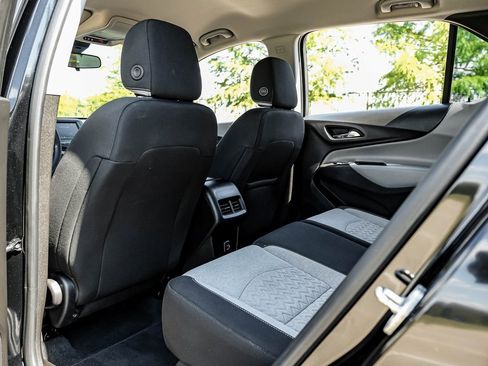 Used 2022 Chevrolet Equinox LS image 39