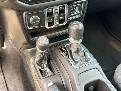 Used 2025 Jeep Wrangler Unlimited Sahara AWD/4WD image 18