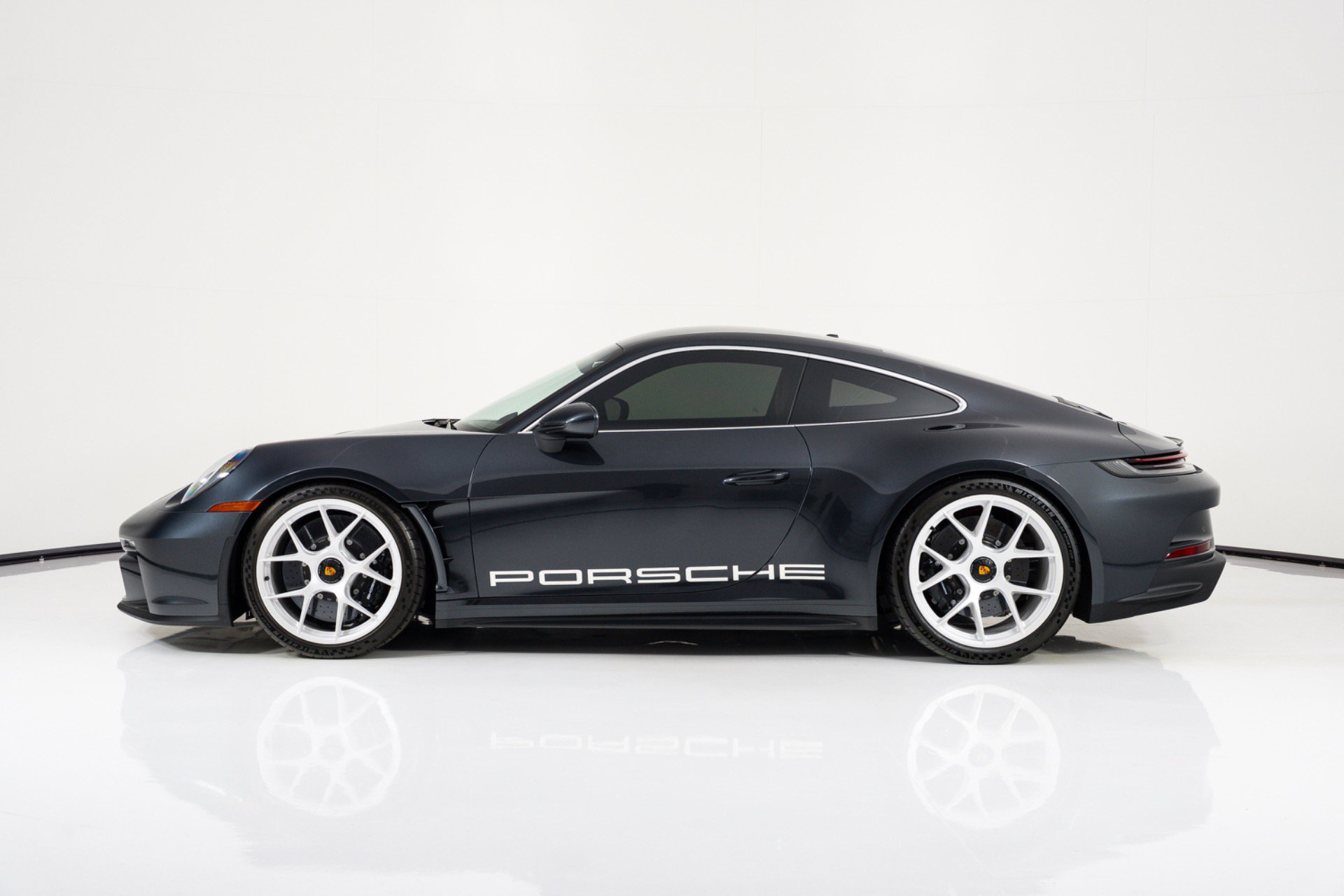 Used 2024 Porsche 911 GT3 RS RWD image 6