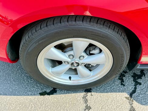 Used 2008 Ford Mustang Convertible RWD image 29