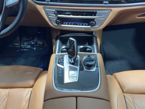 Used 2020 BMW 740i w/ Premium Package RWD image 20