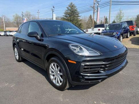 Used 2022 Porsche Cayenne AWD/4WD image 2