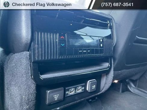 Used 2024 Jeep Wagoneer Series II w/ Flexible Seating Group AWD/4WD image 29
