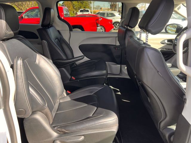 Used 2024 Chrysler Pacifica Limited FWD image 27
