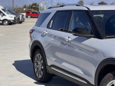 New 2026 Ford Explorer Platinum image 5