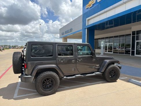 Used 2016 Jeep Wrangler Unlimited Sahara w/ Connectivity Group image 2