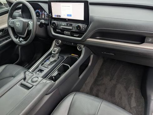 Used 2024 Toyota Grand Highlander AWD image 35