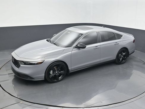 Used 2025 Honda Accord Sport image 9