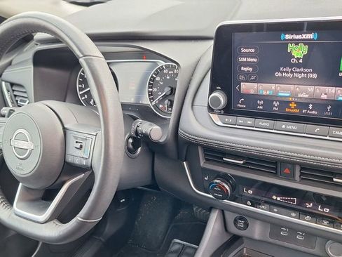 Used 2024 Nissan Rogue SV w/ SV Premium Package image 30