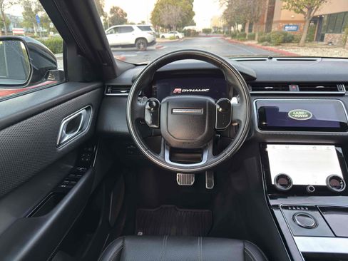 Used 2018 Land Rover Range Rover Velar R-Dynamic SE image 37