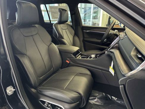 New 2024 Jeep Grand Cherokee Overland w/ Advanced Protech Group III image 24