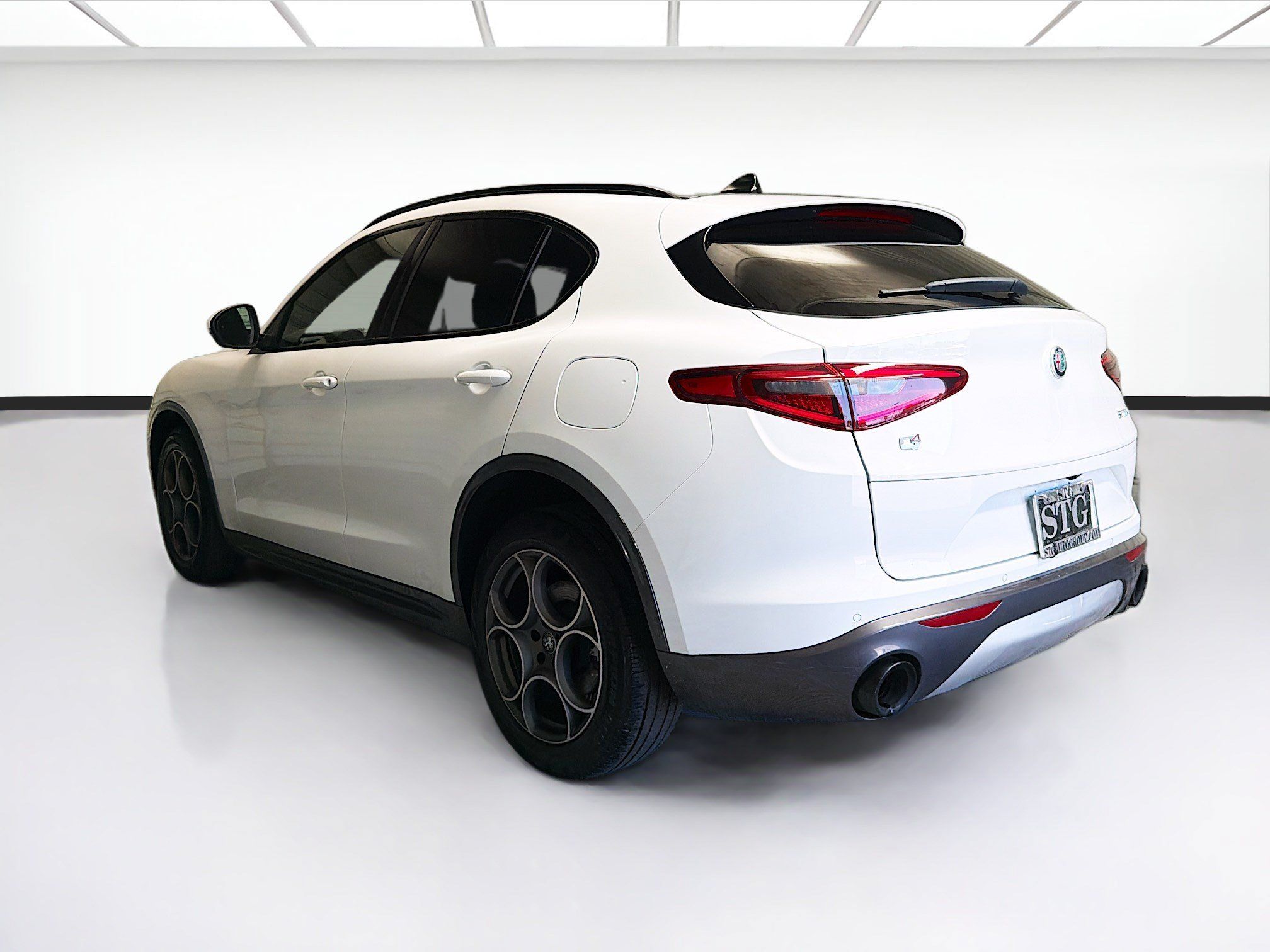 Used 2023 Alfa Romeo Stelvio Ti AWD/4WD image 6