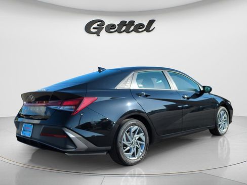 Certified 2024 Hyundai Elantra SEL FWD image 5
