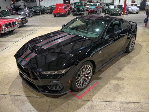 Used 2024 Ford Mustang GT Premium image 14