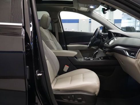 Used 2022 Cadillac XT4 Luxury w/ Cold Weather Package image 17