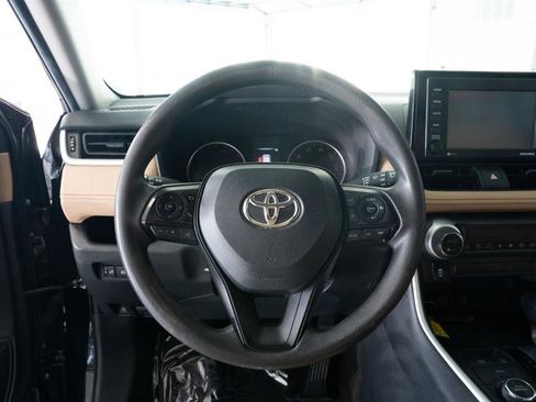 Used 2022 Toyota RAV4 LE AWD/4WD image 12