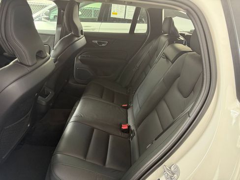 Used 2025 Volvo V60 B5 Cross Country Plus image 25