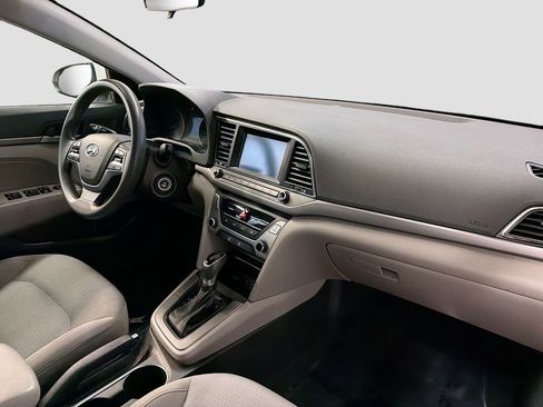 Used 2017 Hyundai Elantra SE image 27