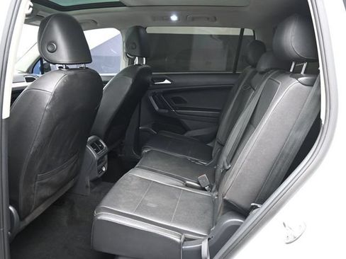 Used 2020 Volkswagen Tiguan SE FWD image 12