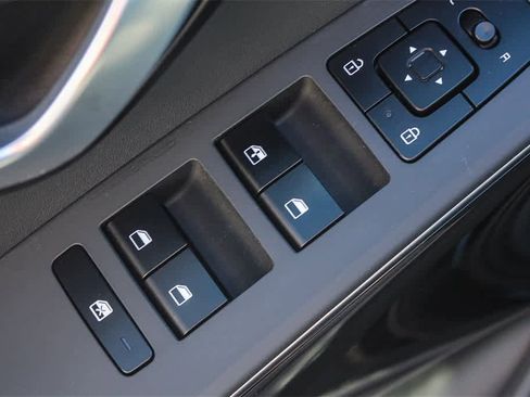 Used 2023 Kia Niro EX image 28