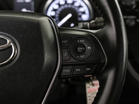 Used 2018 Toyota Camry SE FWD image 14
