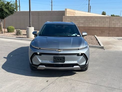 Used 2025 Chevrolet Equinox EV LT w/ Convenience Package FWD image 4