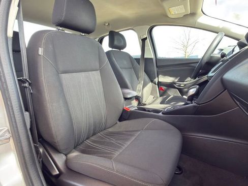 Used 2018 Ford Focus SE FWD image 32