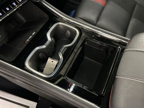 Used 2025 Chevrolet Traverse RS image 22