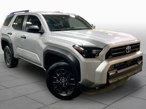 Used 2025 Toyota 4Runner SR5 AWD/4WD image 3