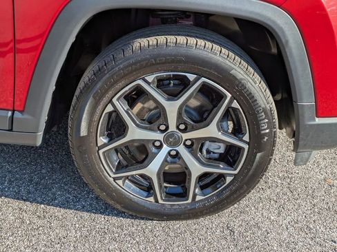 Used 2025 Jeep Compass Limited image 11