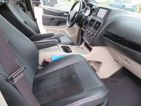 Used 2018 Dodge Grand Caravan SXT image 21