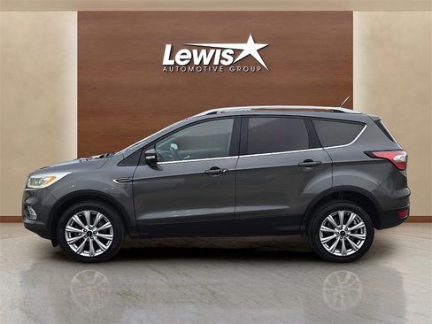 Used 2017 Ford Escape Titanium image 2