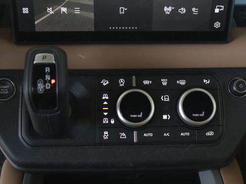 Used 2025 Land Rover Defender 110 V8 image 18