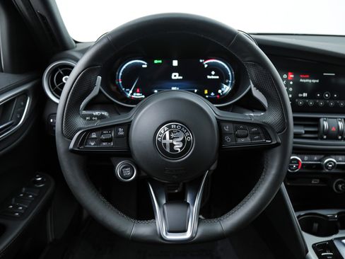 New 2025 Alfa Romeo Giulia w/ Driving Assist Package RWD image 17