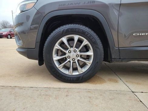 Used 2019 Jeep Cherokee Latitude Plus w/ Cold Weather Group image 29