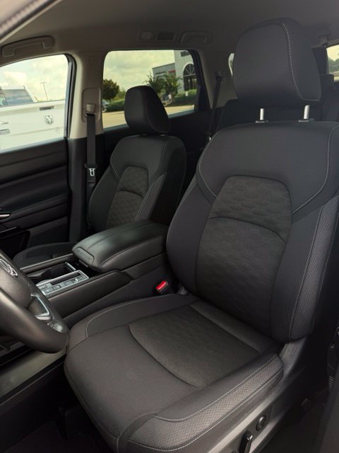 Used 2024 Nissan Pathfinder SV FWD image 32