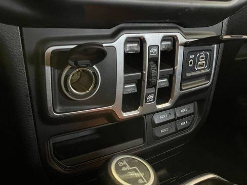 Used 2018 Jeep Wrangler Unlimited Sport S AWD/4WD image 18