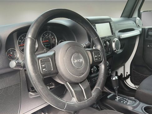 Used 2016 Jeep Wrangler Sahara w/ Dual Top Group AWD/4WD image 12